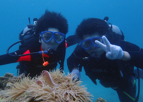 ハナビラクマノミと記念撮影