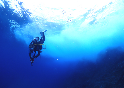 デッショにあたる波しぶき