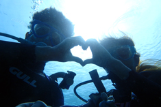 奄美体験ダイビング光のシャワーで記念撮影